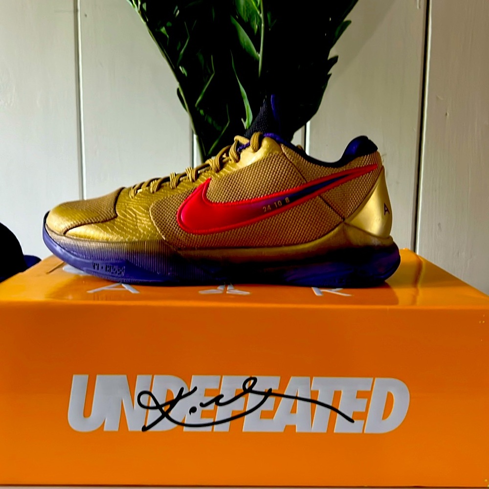 Kobe 5 protro undefeated size8.5 men’s  original box and goat verification tag